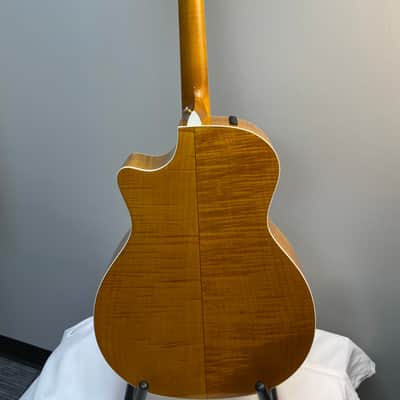 Taylor 614ce with ES1.3 Electronics 2010 - Natural image 4