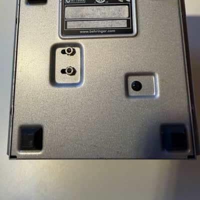 Behringer Tube Ultragain MIC100 Vacuum Tube Preamp with Limiter image 3