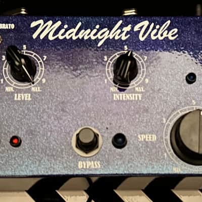 R Weaver FX Midnight Vibe V3 Uni-Vibe Pedal (Hybrid Spec) | Reverb