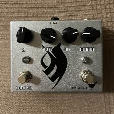 Wren and Cuff Elephant Skin Troy Sanders Signature Fuzz 2010s Silver image 1