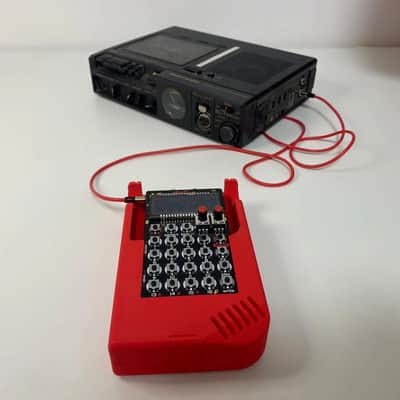 3D-Printed Pocket Operator Case with Stand – Retro Handheld Game Console Grip Ergonomics for Music Creation image 3