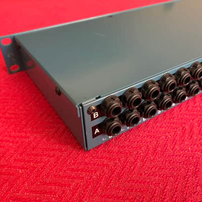 Radial SW8 MK2 8-Channel Passive Auto-Switcher + 2 Power Supplies ! image 9