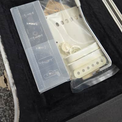 Fender Stratocaster Made In Japan 1995 - Ocean Turqoise Metallic  + Fender USA red label hardcase image 9