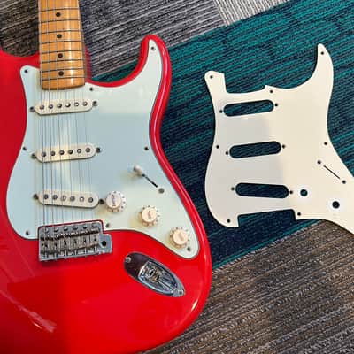 Fender Special Edition Classic Series '50s Stratocaster - Fiesta/Rangoon Red image 5