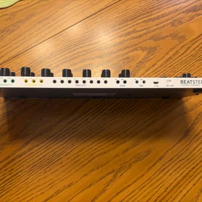 Arturia BeatStep Pro MIDI Controller 2017 - Present White image 3