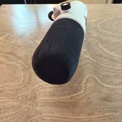 Universal Audio Standard SD-1 Cardioid Dynamic Microphone 2022 - Present - White image 4