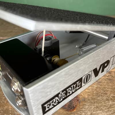 Ernie Ball P0-6180 VP JR. 250K Passive Volume Pedal 2010s - Silver image 8