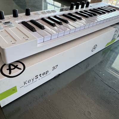 **LIKE NEW-IN BOX-ONE OWNER-Arturia KeyStep 37 MIDI Controller 2021 - 2025 - White image 6