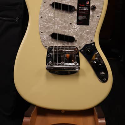 Fender American Performer Mustang Vintage White image 2