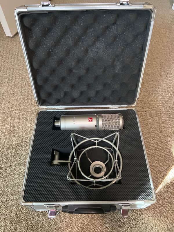 sE Electronics sE2200a Large Diaphragm Cardioid Condenser Microphone