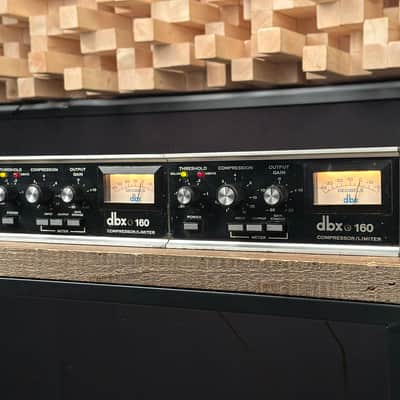 Vintage dbx 160 Compressor / Limiter Pair. DBX160 VU. Just Serviced. Classic. Close SN! image 3