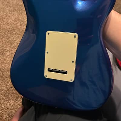 Fender American Ultra Stratocaster Left-Handed with Maple Fretboard 2021 - Present Cobra Blue image 3