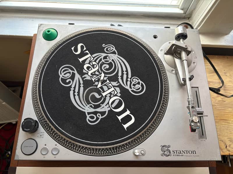 Stanton STR8-60 Direct Drive Turntable/Record Player