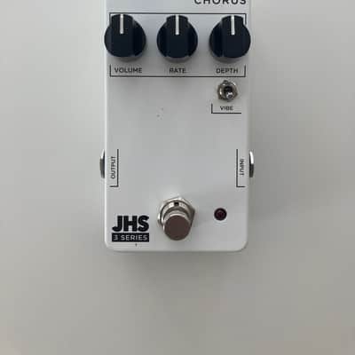 JHS 3 Series Chorus image 1