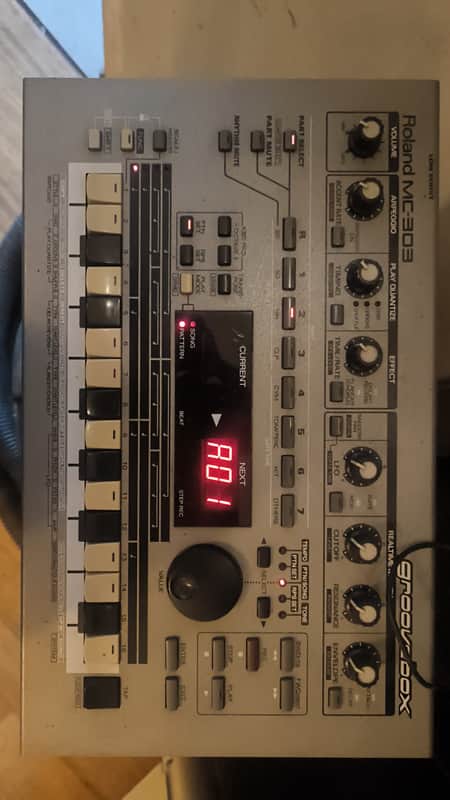 Roland MC-303 Groovebox 1990 - 1998 - Silver image 1