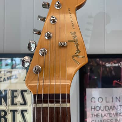 Fender Robert Cray Artist Series Signature Stratocaster 2003 - Present - 3-Color Sunburst image 3