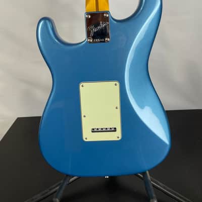 Fender American Professional Classic Stratocaster HSS Electric Guitar, Maple Fingerboard, Faded Lake Placid Blue image 6