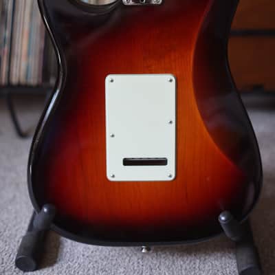 Fender American Professional Stratocaster with Maple Fretboard 2017 - 2019 - 3-Color Sunburst image 6