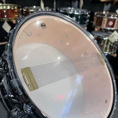 Peter Erskine's DW Jazz Series 5.5x14" Maple Gum Snare Drum in Black Abalone image 8