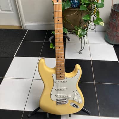 ギター Fender Mexico Stratocaster buttercream Fender Player Stratocaster (MEX, MN) - buttercream Str shape