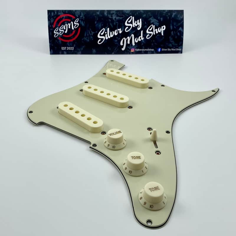 Silver Sky Se vintage mint green pickguard & parchment pickup covers, knobs & switch tip image 1