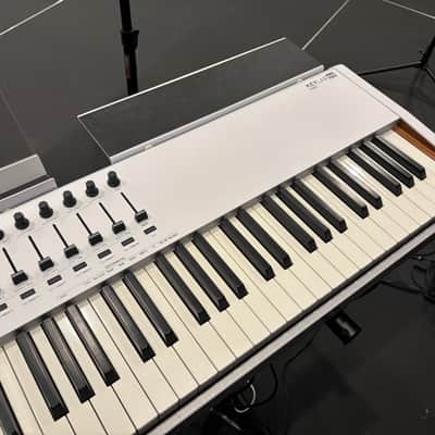 Arturia KeyLab 88 MkII MIDI Controller 2019 - Present - White image 7