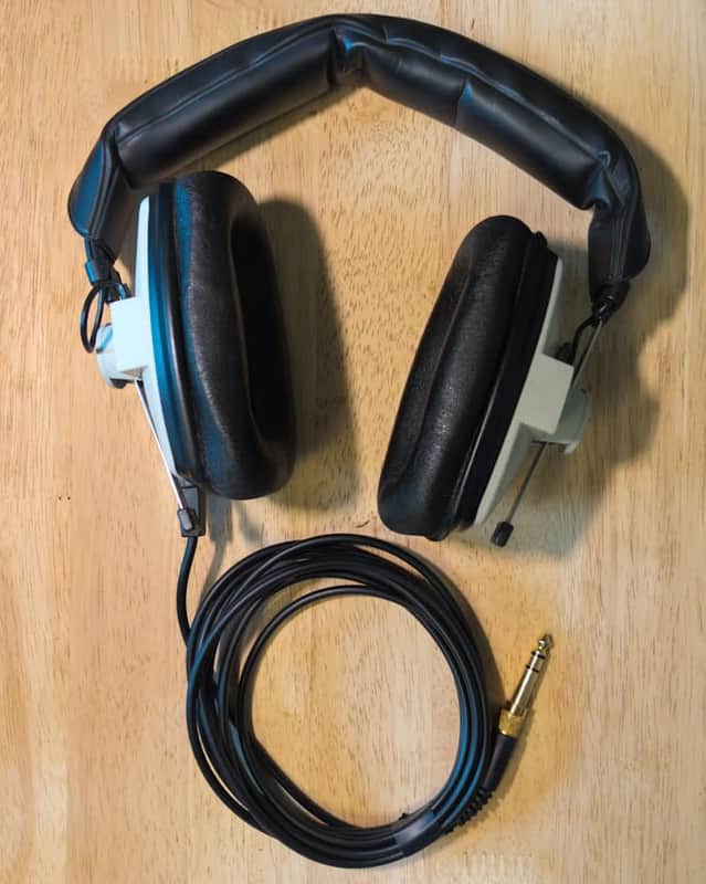 Beyerdynamic DT 100 16ohm Professional Studio Headphones - Beige/Black image 1