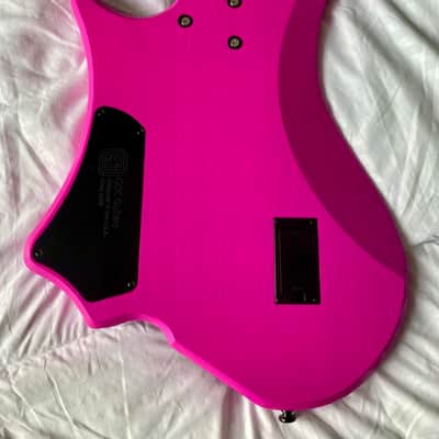 GOC Ilumina B37.5 Multiscale Bass in Cyber Pink image 8