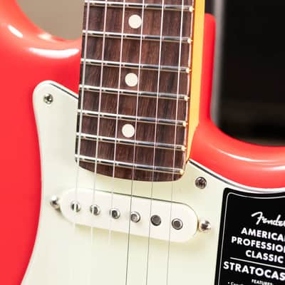 Fender American Professional Classic Stratocaster Electric Guitar - Faded Dakota Red with Gig Bag image 9