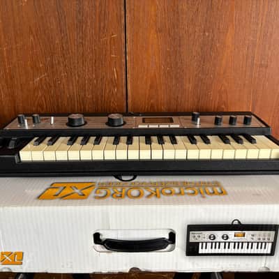 Korg Microkorg XL Analog Modeling Synthesizer / Vocoder w/ box, mic, power supply image 5