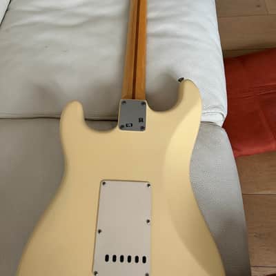 2009 Fender Yngwie Malmsteen USA Signature Stratocaster – Mint Condition – Vintage White – Maple image 5