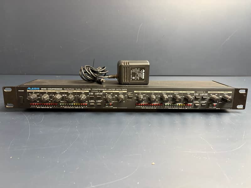Alesis 3630 Dual-Channel Compressor / Limiter with Gate | Reverb