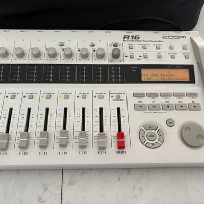 Zoom R16 USB Audio Interface / Digital Multitrack Recorder / Control Surface 2010s - White Bild 2