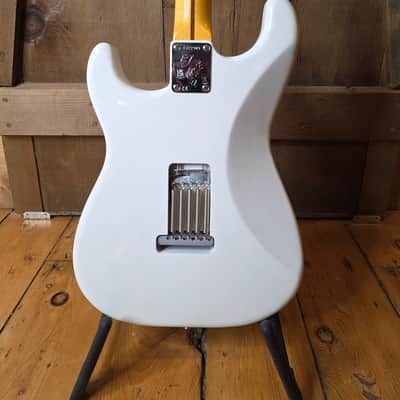 Fender Eric Johnson Stratocaster with Maple Fretboard 2022- White Blonde image 3