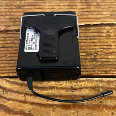 Shure UT UHF Marcad Diversity Wireless Guitar Transmitter and Receiver image 13