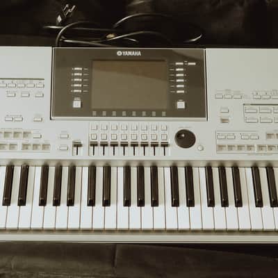 Yamaha Tyros3 61-Key Arranger Workstation Keyboard 2010s - Silver