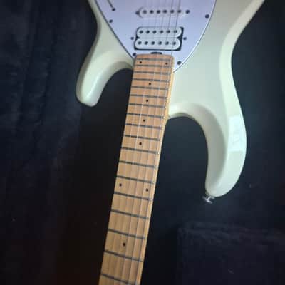 ERNIE BALL/MUSIC MAN SILHOUETTE electric guitars