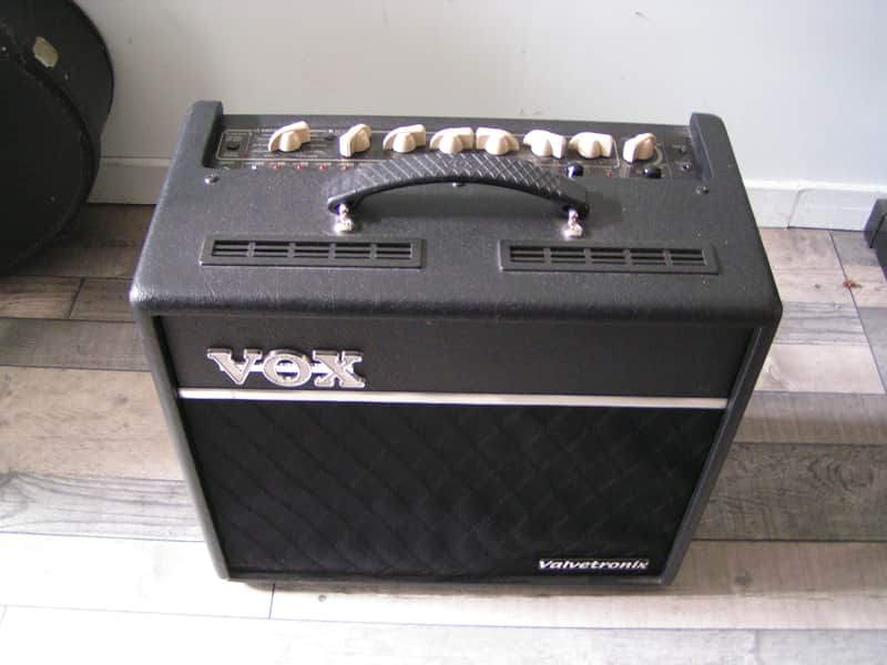 Vox Valvetronix VT40+ 40-Watt 1x10 Modeling Guitar Combo 2010 - 2014 - Black image 1