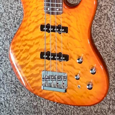 Fender Deluxe Jazz Bass quilted top Sunburst electric bass guitar Hardshell case image 1