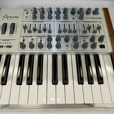 Arturia MiniBrute SE 25-Key Synthesizer 2014 - 2021 - Silver / Wood image 2