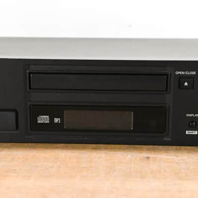 TASCAM CD-200i Rackmountable CD Player with iPod Dock CG014RT image 3