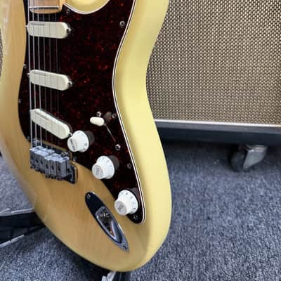 Fender Strat Plus Deluxe with Maple Fretboard 1993 - Vintage Blond image 4