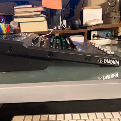 Yamaha MG10XUF 10 Channel Analog Mixer 2018 - Present - Black image 2