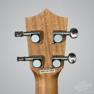 Amahi UK880C Concert Ukulele, Quilted Ash image 8