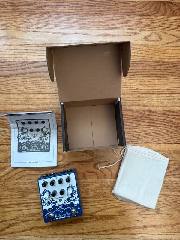 EarthQuaker Devices Avalanche Run Stereo Reverb & Delay with Tap Tempo V2