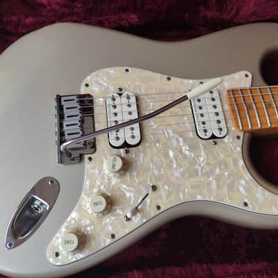 Fender Big Apple Stratocaster with Maple Fretboard 1997 - 2000 - Shoreline Gold image 6
