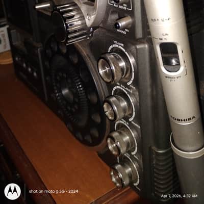 Toshiba  Rt-2800 tape cassette recorder 3 band radio with parabolic dish and original microphone late 70s early 80s image 3