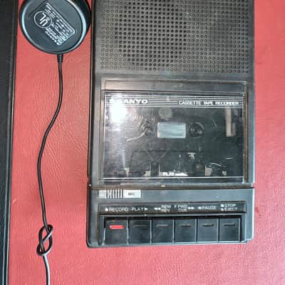 Vintage 1980’s Sanyo slim 3 cassette tape recorder image 1
