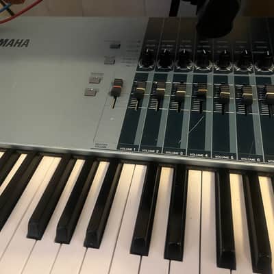 Yamaha Motif XS8 88 key synthesizer/workstation 2010 - Blue image 2