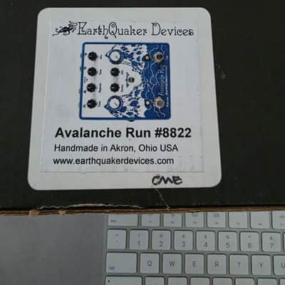 EarthQuaker Devices EarthQuaker Devices Avalanche Run V2 Stereo Delay & Reverb CME Exclusive Black/White 2018 - Black / White image 4